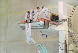 Thích thú với màn nhảy cầu ngẫu hứng vui nhộn