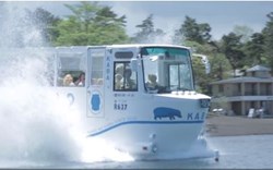 Xe bus đi trên nước và trên cạn, giải pháp cho Sài Gòn mùa lụt là đây