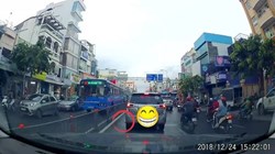 Ô tô vứt rác bừa bãi ra đường và cái kết đắng