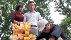 Chê người yêu bán bánh mỳ, cô gái bất ngờ sau 5 năm gặp lại