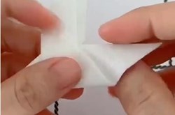 Giấy ăn làm hoa như thế nào?