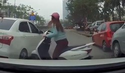 Những tình huống trớ trêu khi cho phụ nữ lái xe