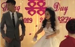 Hành động kỳ lạ của cô dâu trong ngày cưới
