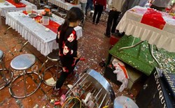 Mời bố uống rượu không được, chú rể cục súc phá tan mâm cỗ