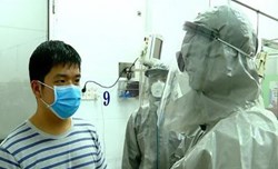 Phòng chống Corona vất vả của bác sỹ Trung Quốc