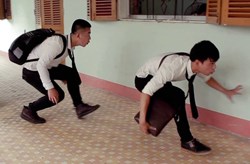 Đi học muộn phải viết bản kiểm điểm, học sinh khiến cô giáo cũng phải bó tay