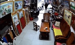 Đi xe máy định "thông chốt", người đàn ông nhận cái kết đắng