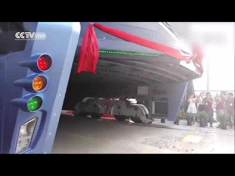 Footage China’s Transit Elevated Bus starts test run on road