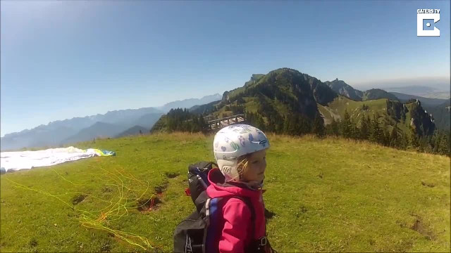 This little girl loves to do a little PARA-GLOATING – I wish my parents were this cool!